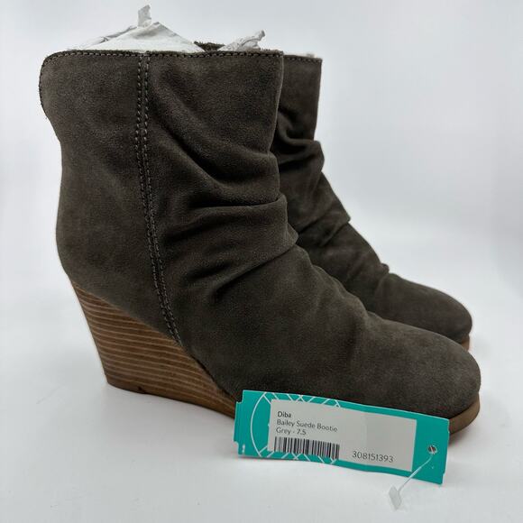Diba Bailey Suede Ankle Bootie Wedge Heel Round Toe Ruched Gray Womens US7.5M - Picture 9 of 9